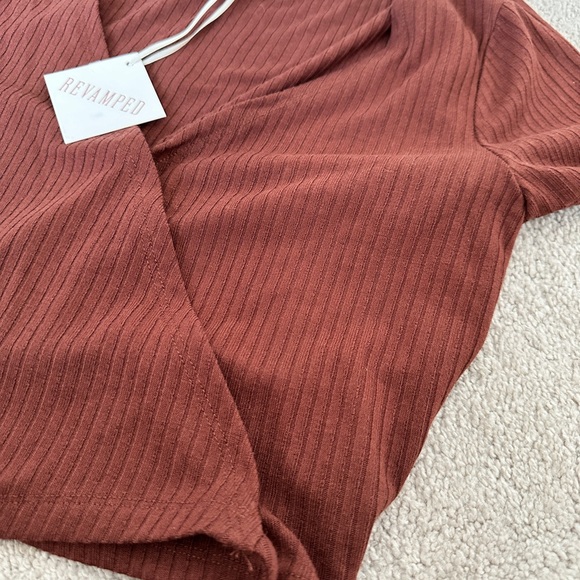 💥2/$20💥 Brand New Crop Wrap Top - Picture 3 of 6